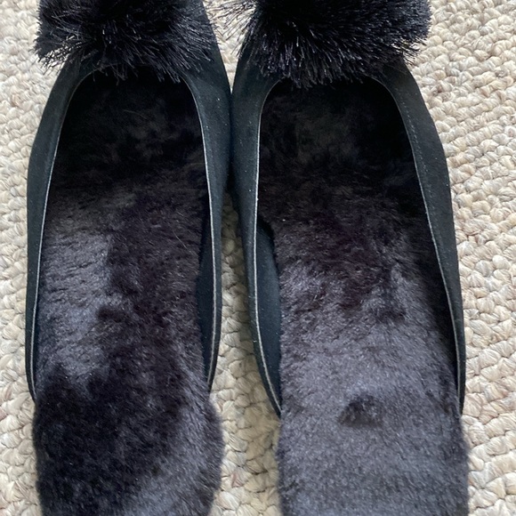 New size 9.5 Chico faux black suede pull on with fur lining and Pom pom - Picture 3 of 7
